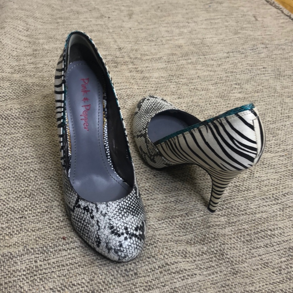 PINK & PEPPER BLACK & WHITE HEELS SIZE 8.5